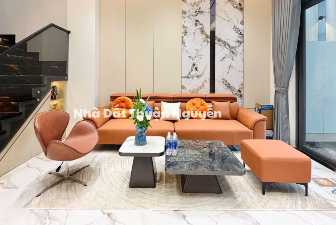 Mặt Tiền 163 Nguyễn Duy Cung, P.12, Q. GV + 4,25M x 23M. SHCN 95,5M ✅ Xây Dựng 1 Trệt, 2 Lầu Sân Thượng ✅ Ga ra xe ô tô riêng biệt, Phòng Khách,Không gian bếp đầy đủ tiện nghi, thoáng mát rộng rãi. 04 Phòng ngủ , 04 phòng vệ sinh riêng, phòng sinh hoạt chung, phòng thờ, phòng giặt, 2 sân thượng siêu to,ban công thoát mát…❤️